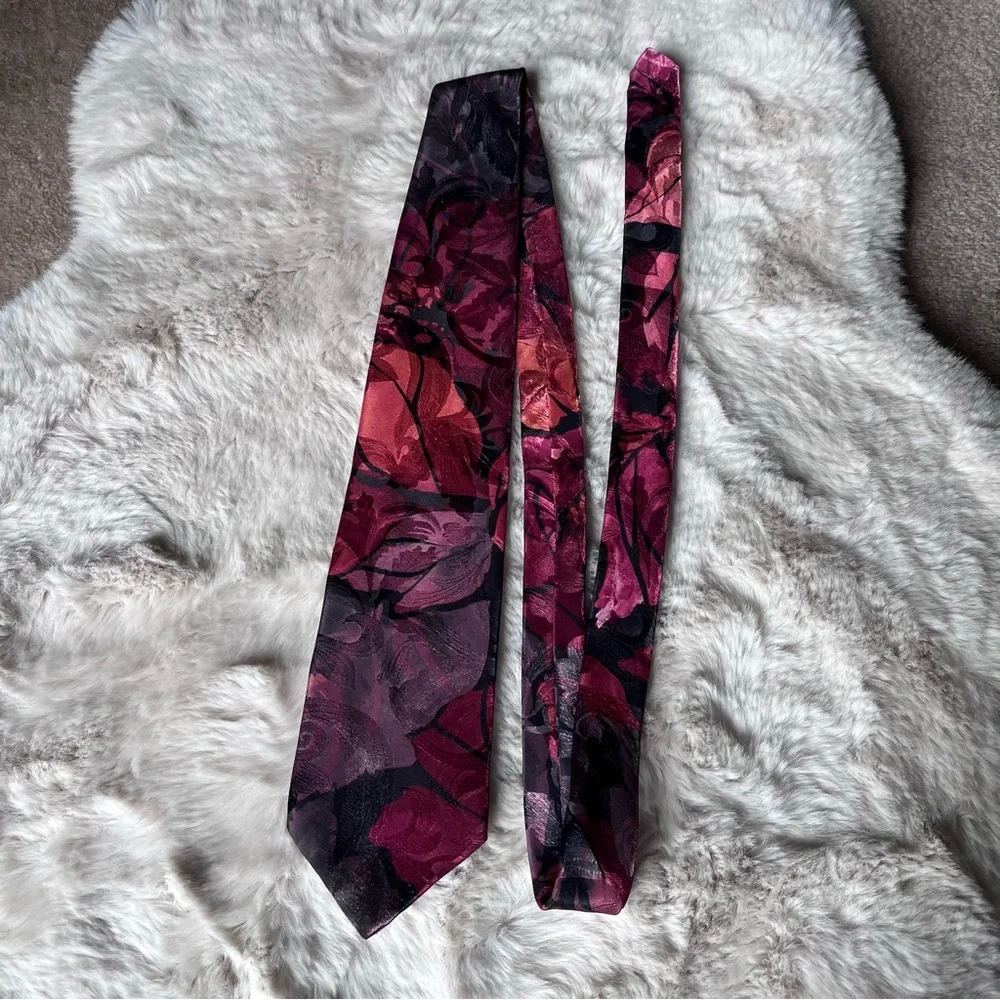 Retro Tie - Picture 1 of 4